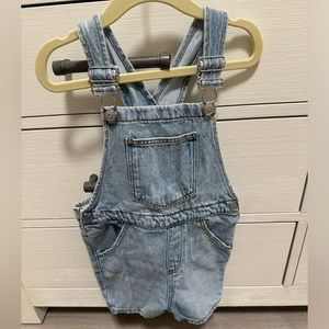 Zara jeans overalls. Size 2-3